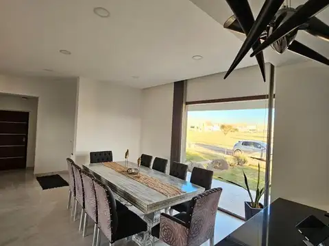 Casa 7 ambientes con 3 baños