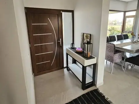 Casa en Venta en Plottier, USD 350.000