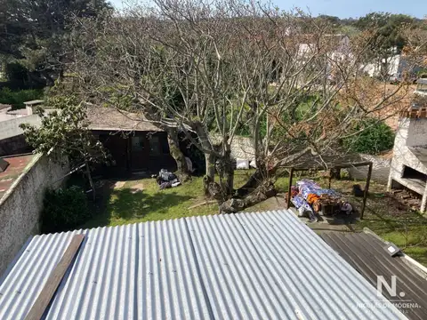 Vende Local en La Barra, Punta dle Este con 1 dormitorio.