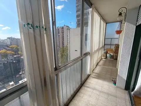 Departamento semipiso venta 3 ambientes y dependencia balcón Flores luminoso