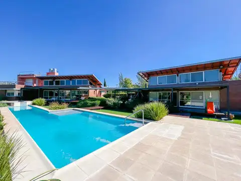 Santa Coloma al 8900