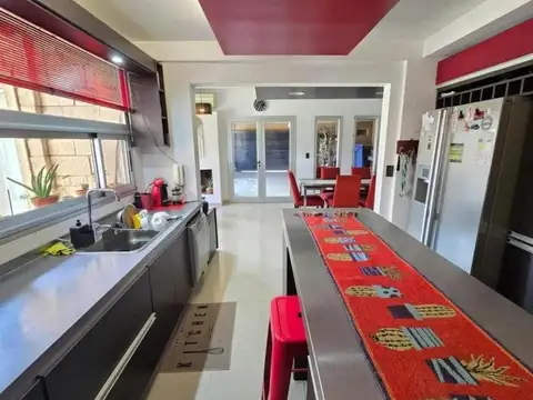 ESPECTACULAR CHALET CIUDAD JARDIN 4 HABITACIONES