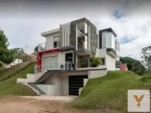 Casa en alquiler temporario - 3 Dormitorios 3 Baños - Cochera - 490Mts2 - Valeria del Mar