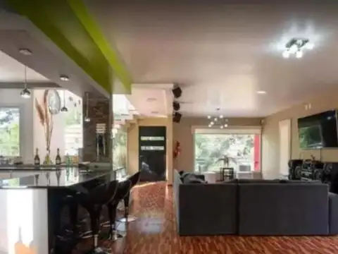 Casa 4 ambientes con 3 baños