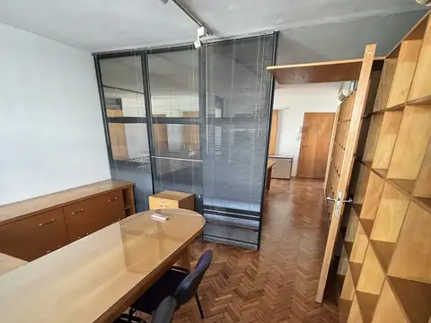 Amplia Oficina en Alquiler - Zona Tribunales muy Luminosa