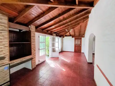 Casa en Alquiler con 1 cochera