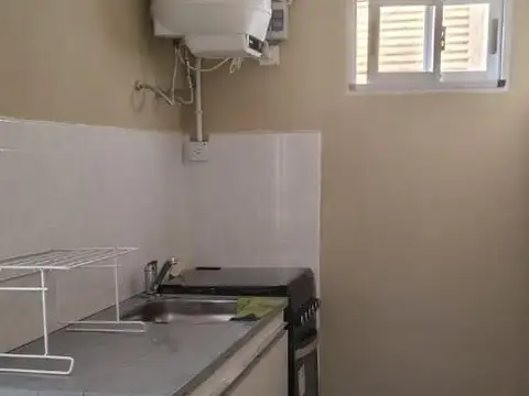 DEPARTAMENTO DE 1 AMBIENTE CON BAÑO Y COCINA-1 PISO ESCALERA
