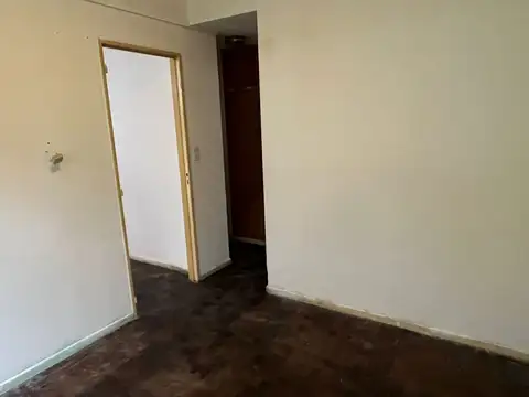 Venta 2 amb x escalera A REFACCIONAR - Floresta