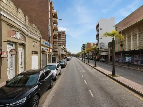 Avenida Cazon al 1000