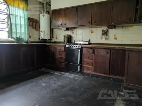 Edificio comercial - departamento - 3 ambientes - 2 dormitorios - 2 locales - Merlo