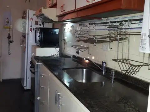 Departamento dos dormitorios con cochera. Amoblado