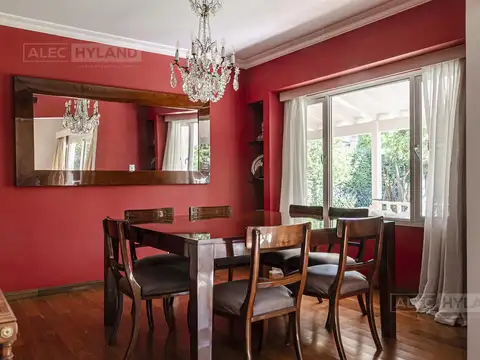 Casa en Alquiler con 2 cocheras