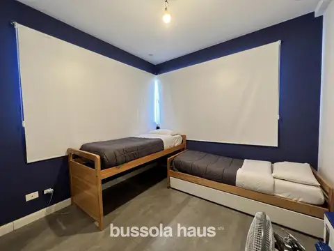 Casa 8 ambientes con 4 baños