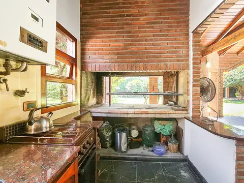 Chalet tipo Casa Quinta - Loma Hermosa - Zona de rápido acceso - Lote 1433m2