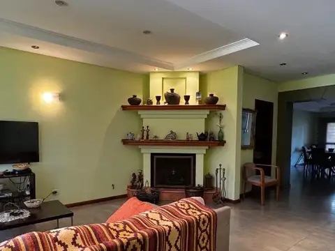 Casa 6 ambientes con 3 baños
