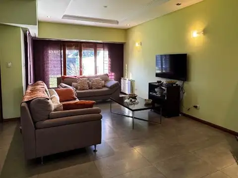 Casa en Venta con 4 cocheras