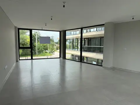 Oficina en Alquiler con 6 cocheras