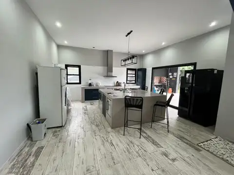 Casa 4 ambientes con 4 baños