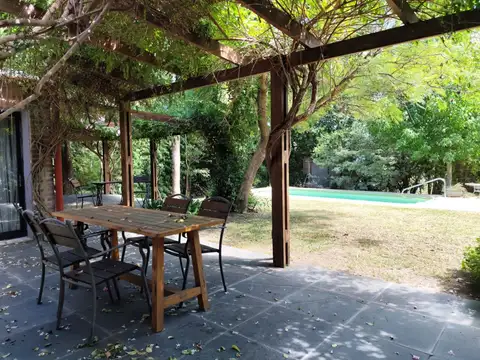 Casa 5 ambientes con 3 baños