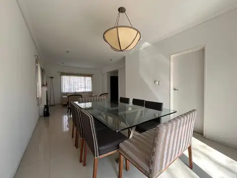 Casa 5 ambientes con 3 baños