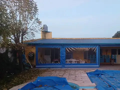 Excepcional casa quinta ubicada en Santa Lucía, Partido de San Pedro. Con piscina y jacuzzi!