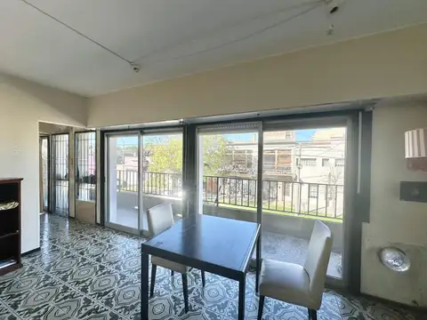Casa 7 ambientes con 2 baños