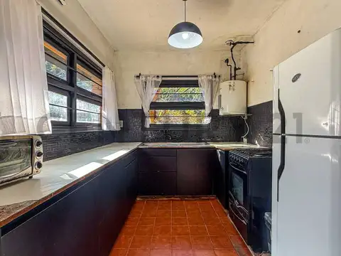 Casa 4 ambientes con 2 baños