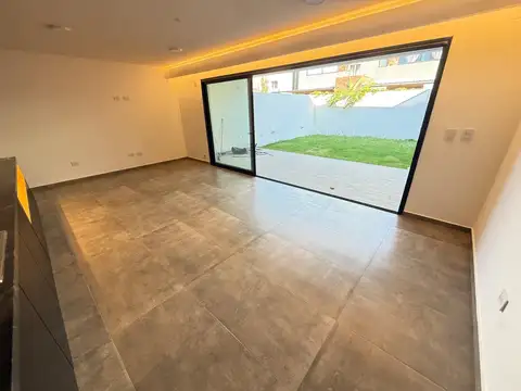 Depto Tipo Casa en Venta con 2 cocheras