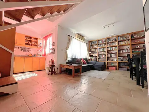 DÚPLEX 3 AMBIENTES CON TERRAZA PROPIA   PARRILLA – SOL TODO EL DÍA