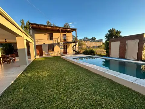 Casa en Venta con 3 cocheras