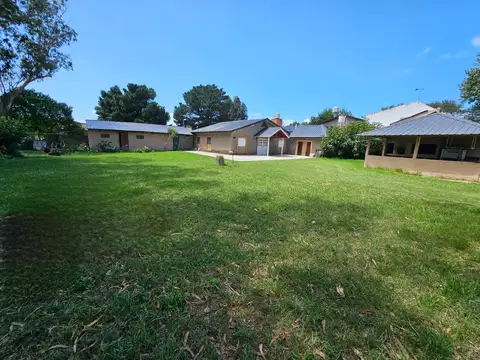 Casa 5 ambientes con 2 baños