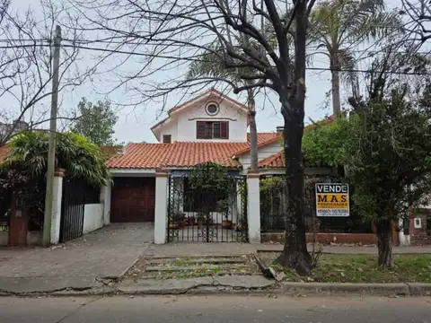 Casa 3 dormitorios Vila 387, Alberdi.