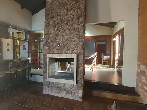 Casa en Venta con 4 cocheras