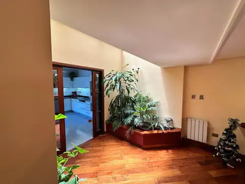 Casa 5 ambientes con 4 baños