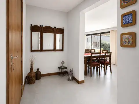 Casa 5 ambientes con 2 baños
