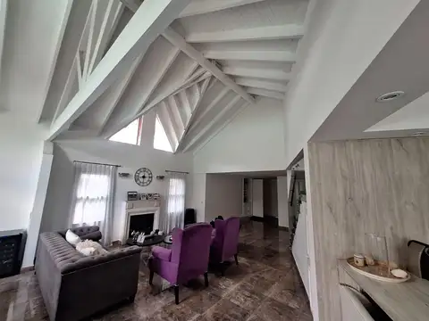 Casa 5 ambientes con 3 baños