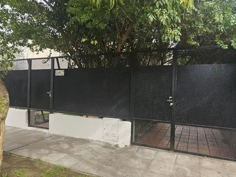 VENTA CASA GRANADERO BAIGORRIA A METROS DEL RÍO