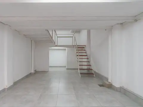 Venta. PH tipo Loft con gran entrepiso. Apto profesional. Sin expensas. Bernal
