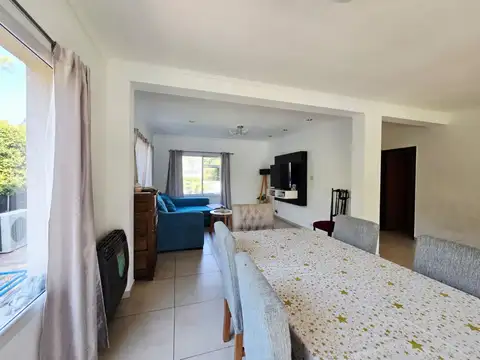 Casa 5 ambientes con 3 baños