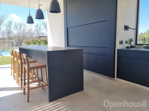 Casa 7 ambientes con 4 baños