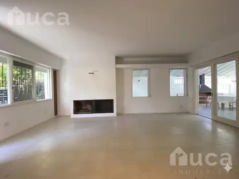 Casa en Alquiler con 1 cochera