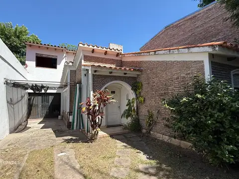 Casa 6 ambientes con 2 baños