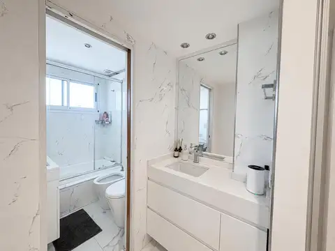 Venta de Departamento SEMIPISO 4 ambientes con Dependencia, Cochera y Baulera en Caballito