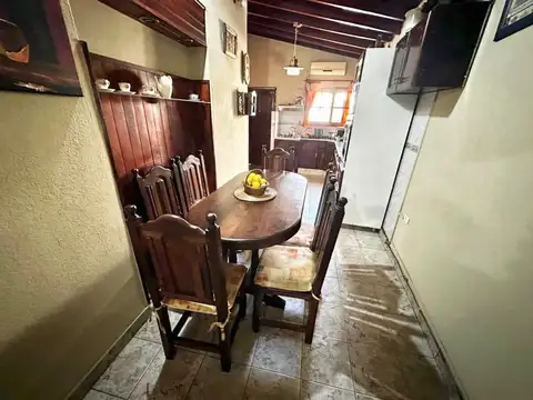 Casa 4 ambientes con 2 baños