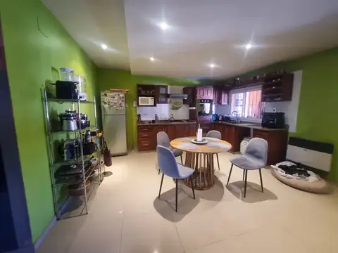 Casa 5 ambientes con 3 baños