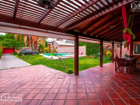 Casa 9 ambientes con 4 baños