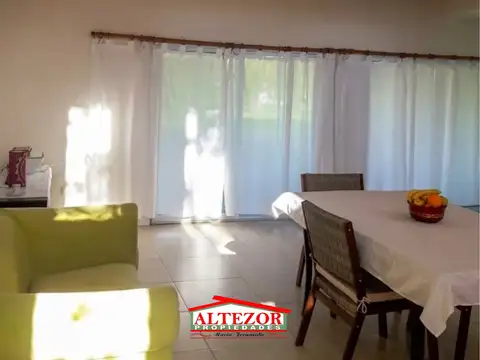 Casa 5 ambientes con 3 baños