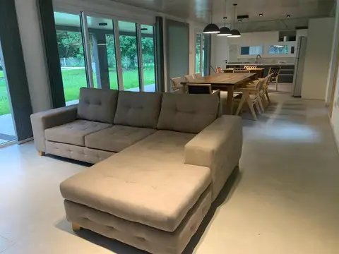 Casa 5 ambientes con 4 baños