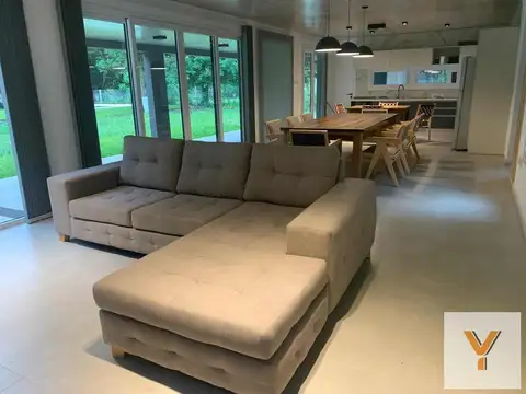 Casa 5 ambientes con 4 baños