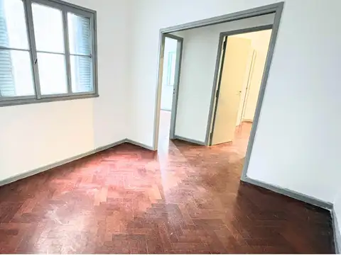 Depto de 3 Ambientes Al Contrafrente, 2do Piso X Escalera, Techos Altos